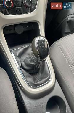 Универсал Opel Astra 2011 в 