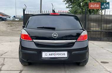 Хэтчбек Opel Astra 2005 в 
