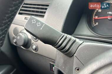Хэтчбек Opel Astra 2005 в 