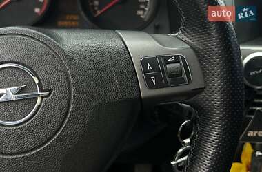Хэтчбек Opel Astra 2005 в 