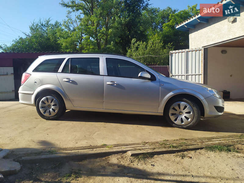 Универсал Opel Astra 2009 в Болграде