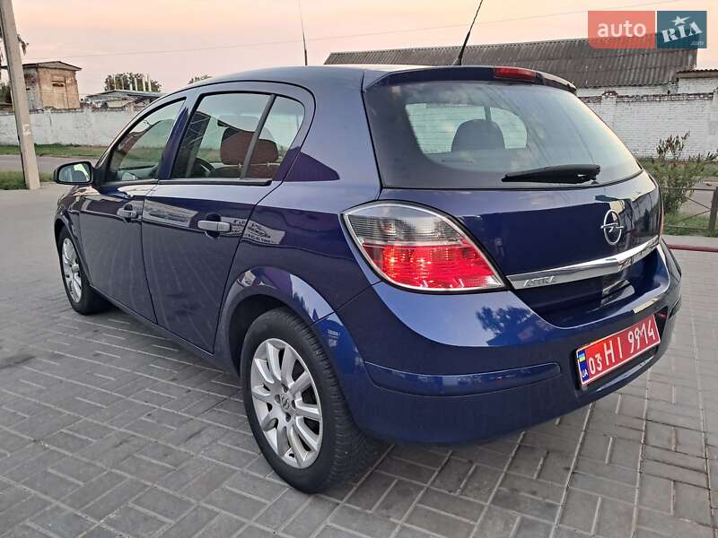 Хэтчбек Opel Astra 2009 в 