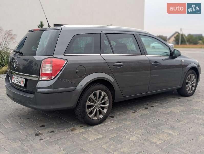 Универсал Opel Astra 2011 в Луцке