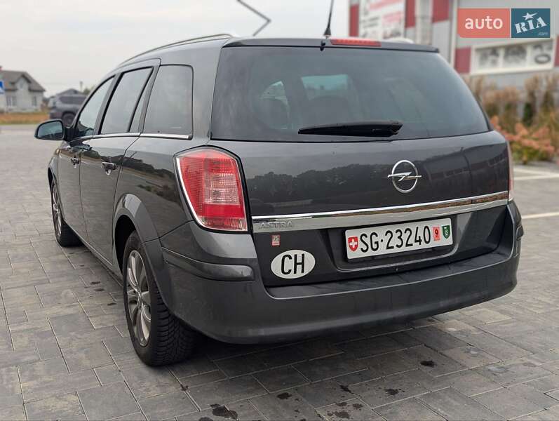 Универсал Opel Astra 2011 в Луцке