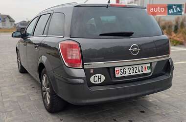 Универсал Opel Astra 2011 в 
