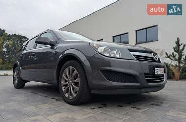 Универсал Opel Astra 2011 в 