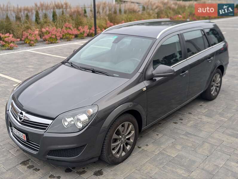 Универсал Opel Astra 2011 в Луцке