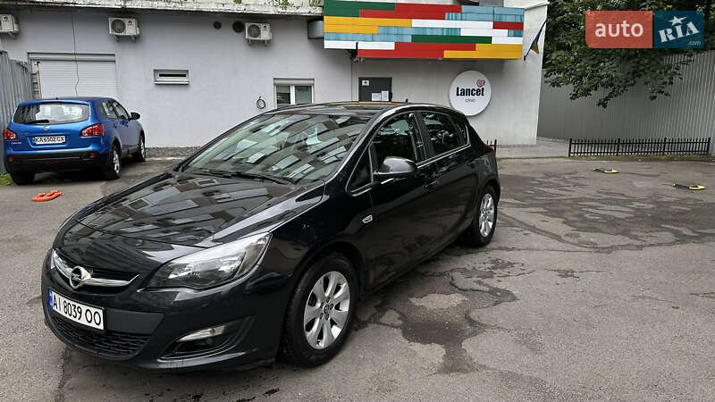 Хэтчбек Opel Astra 2015 в Киеве