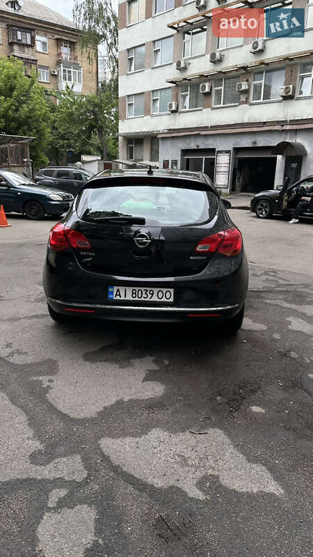 Хэтчбек Opel Astra 2015 в Киеве