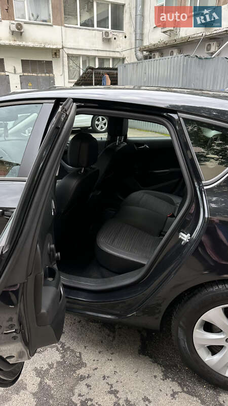 Хэтчбек Opel Astra 2015 в Киеве