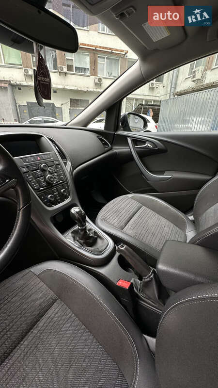 Хэтчбек Opel Astra 2015 в Киеве