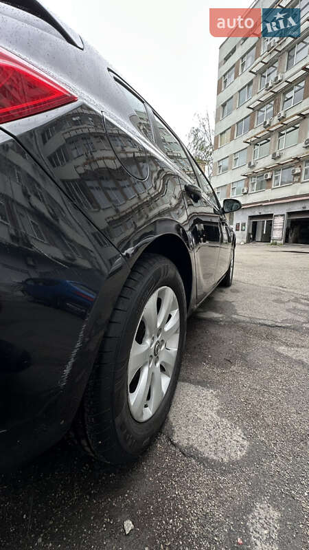 Хэтчбек Opel Astra 2015 в Киеве