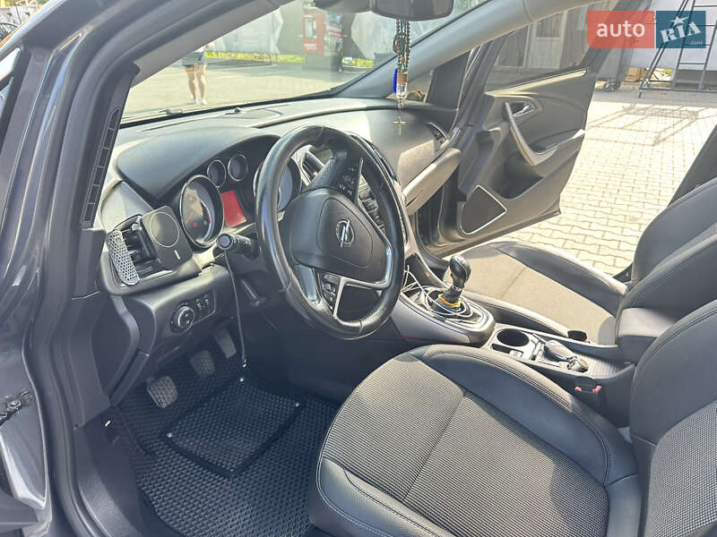 Универсал Opel Astra 2011 в Черновцах