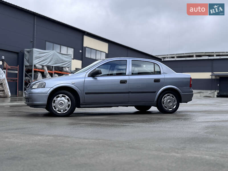 Седан Opel Astra 2009 в Киеве