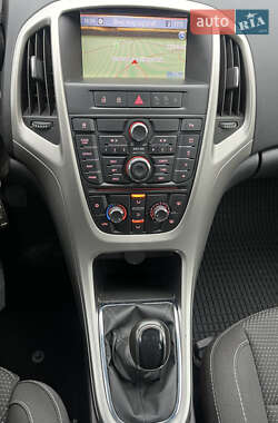 Универсал Opel Astra 2012 в 