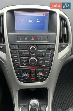 Универсал Opel Astra 2012 в 
