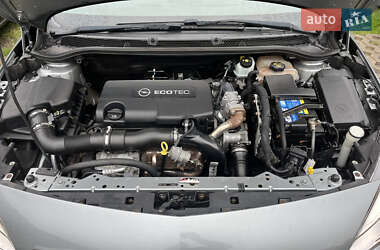 Универсал Opel Astra 2012 в 