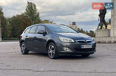 Универсал Opel Astra 2010 в 