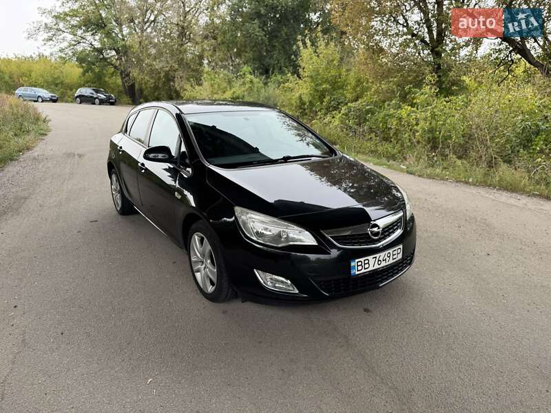 Opel Astra 2011