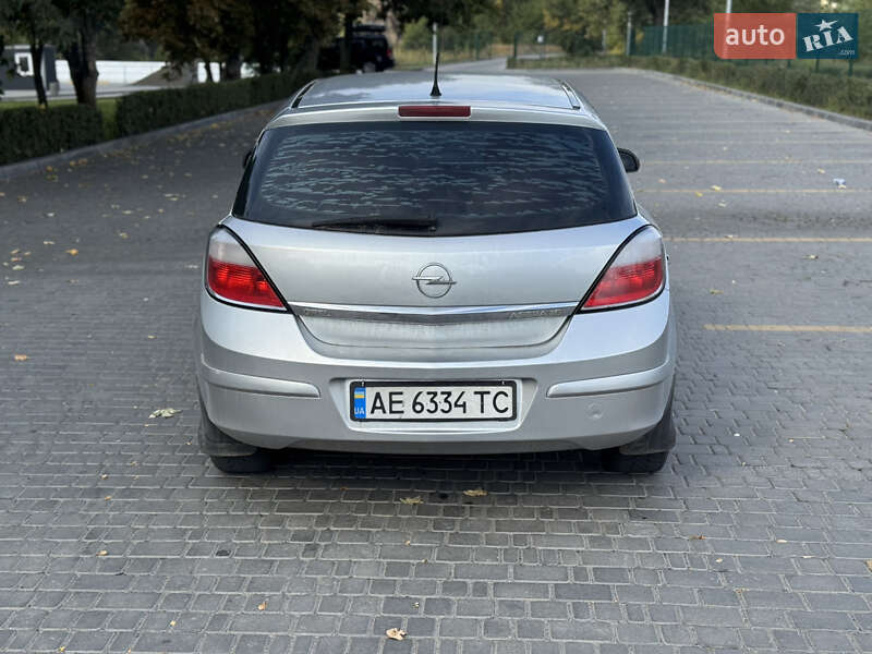 Хэтчбек Opel Astra 2005 в Каменском
