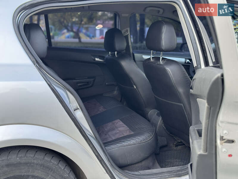 Хэтчбек Opel Astra 2005 в Каменском