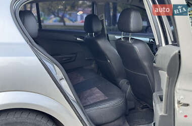 Хэтчбек Opel Astra 2005 в 