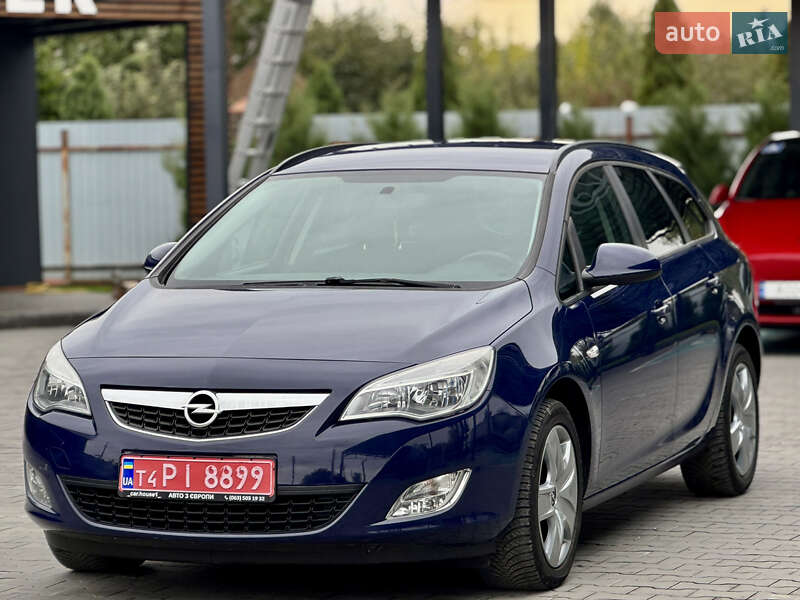 Opel Astra 2011