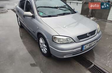 Хэтчбек Opel Astra 2000 в 