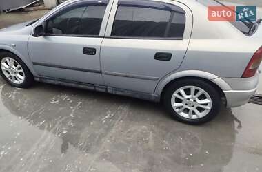 Хэтчбек Opel Astra 2000 в 