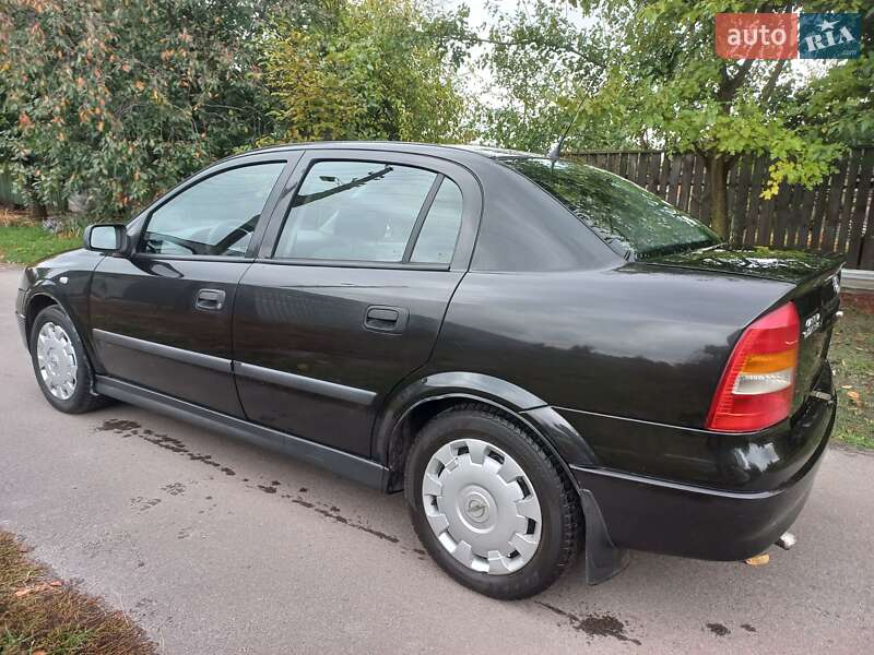 Седан Opel Astra 2008 в Шостке