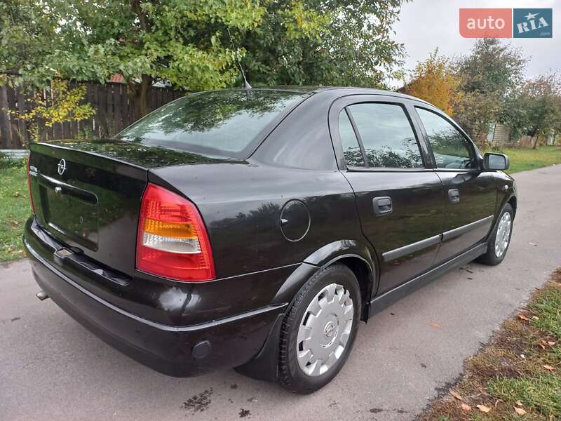 Седан Opel Astra 2008 в Шостке
