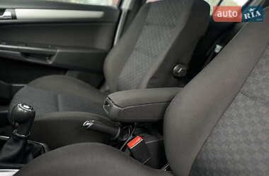 Хетчбек Opel Astra 2004 в  фото 28 Хетчбек Opel Astra 2004 в