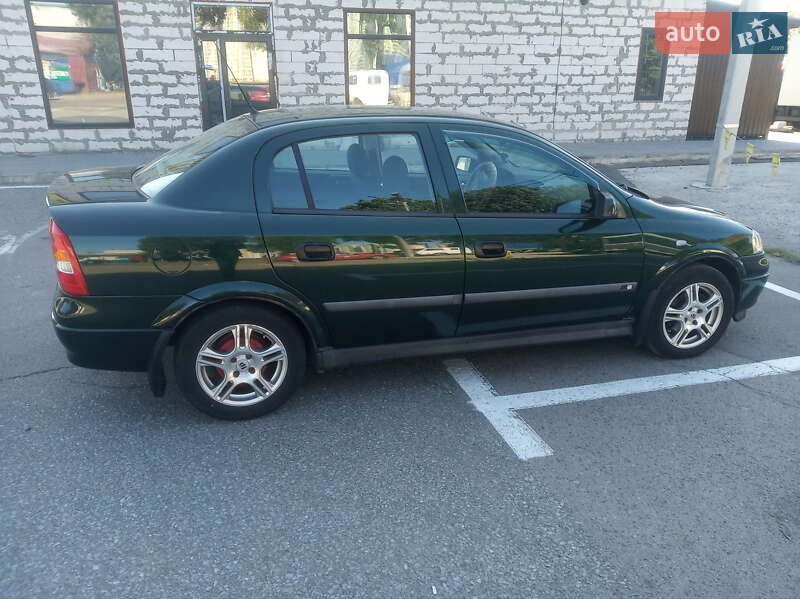 Седан Opel Astra 2000 в Броварах