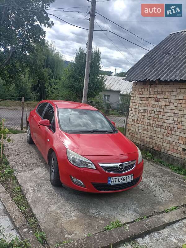 Хэтчбек Opel Astra 2011 в Косове