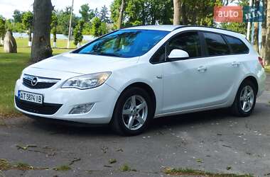Универсал Opel Astra 2012 в 