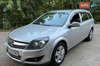 Универсал Opel Astra 2013 в 