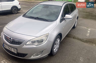 Универсал Opel Astra 2012 в Киеве