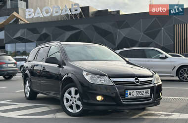 Универсал Opel Astra 2010 в Луцке