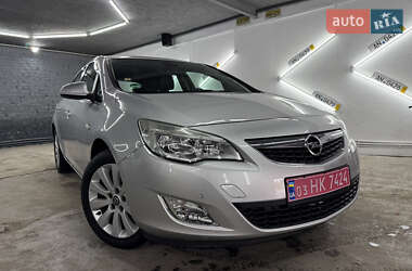 Хэтчбек Opel Astra 2010 в 