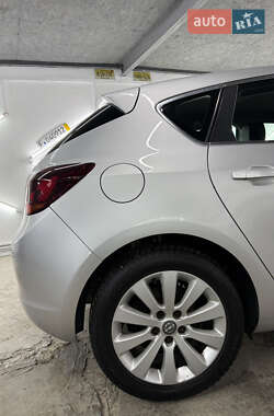 Хэтчбек Opel Astra 2010 в 