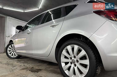 Хэтчбек Opel Astra 2010 в 