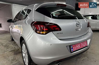 Хэтчбек Opel Astra 2010 в 