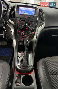 Хэтчбек Opel Astra 2010 в 