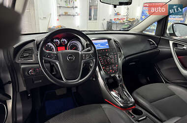 Хэтчбек Opel Astra 2010 в 