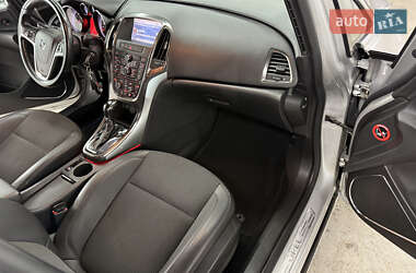 Хэтчбек Opel Astra 2010 в 