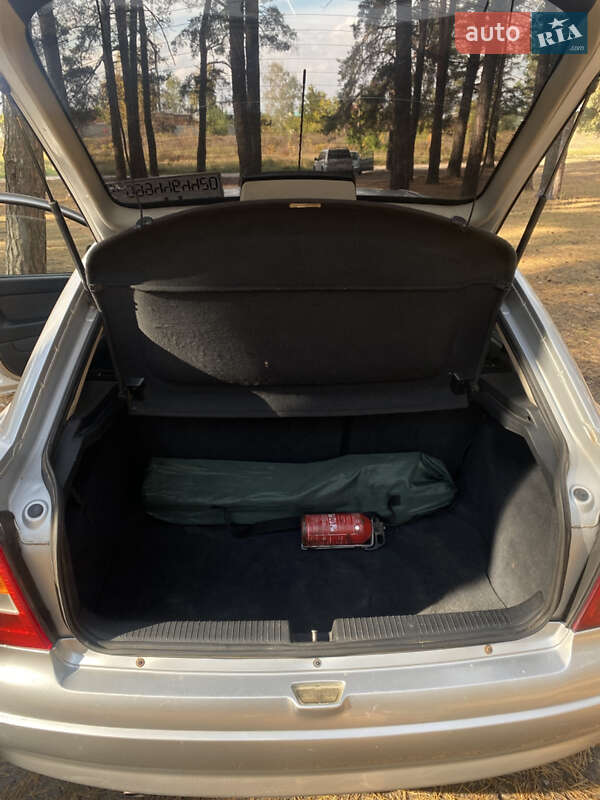 Хэтчбек Opel Astra 2003 в Сумах