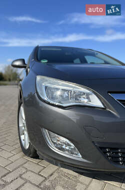 Универсал Opel Astra 2011 в 