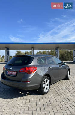 Универсал Opel Astra 2011 в 