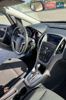 Универсал Opel Astra 2011 в 