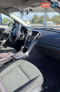Универсал Opel Astra 2011 в 